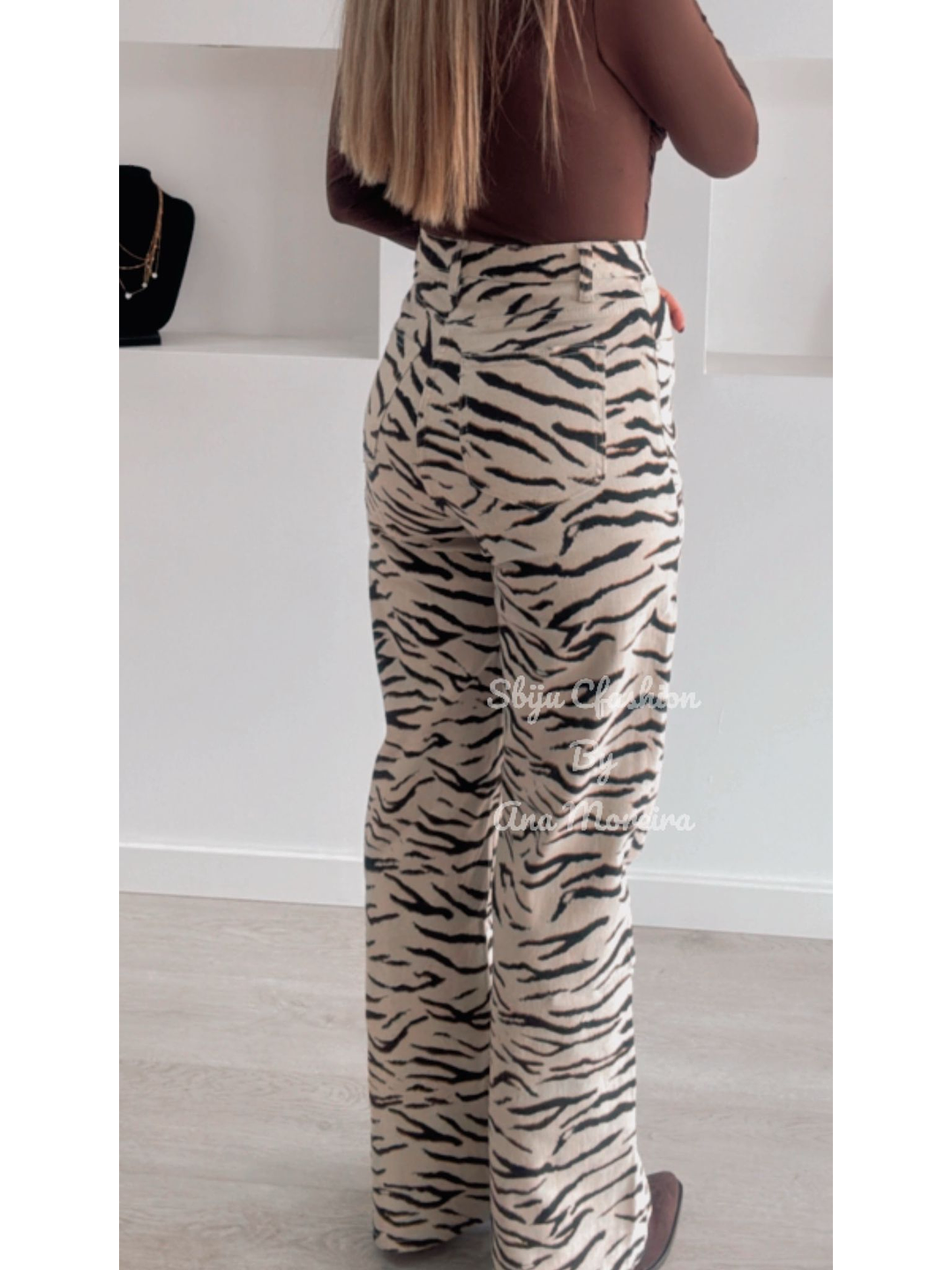 Calça de Ganga Bege com Estampa Redial 2