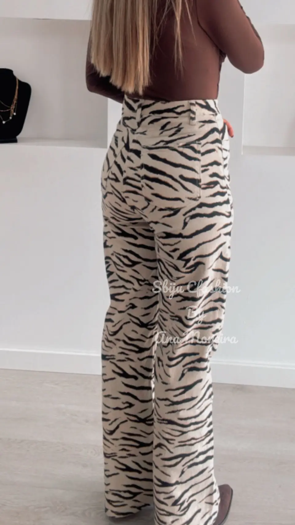 Calça de Ganga Bege com Estampa Redial 2