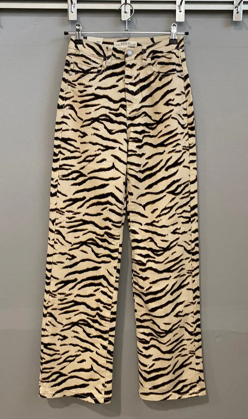 Calça de Ganga Bege com Estampa Redial 6