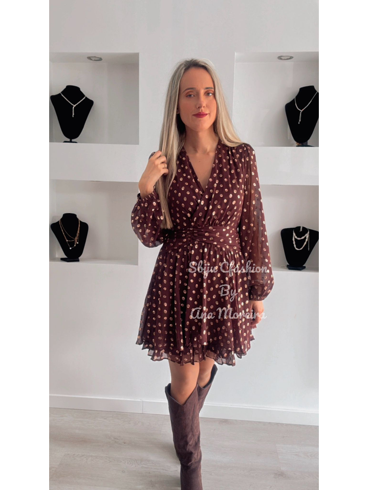 Vestido com Detalhe de Bolinhas Douradas 1