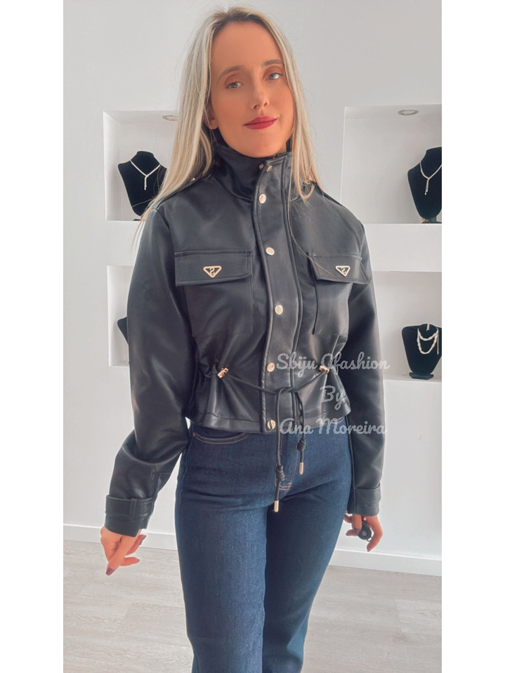 Casaca em Ecopele com Ajuste na Cintura 18