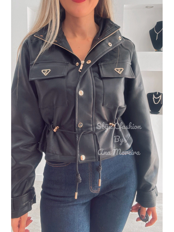 Casaca em Ecopele com Ajuste na Cintura 19