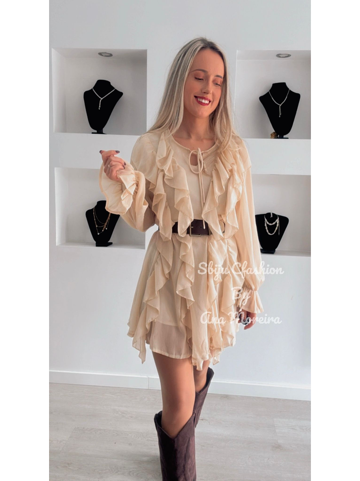 Vestido Curto com Folhos e Cinto 3