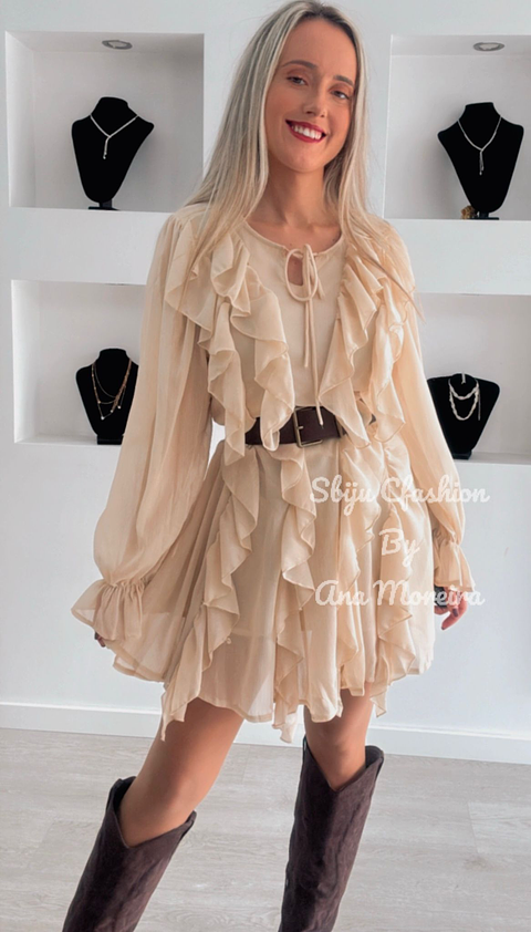 Vestido Curto com Folhos e Cinto