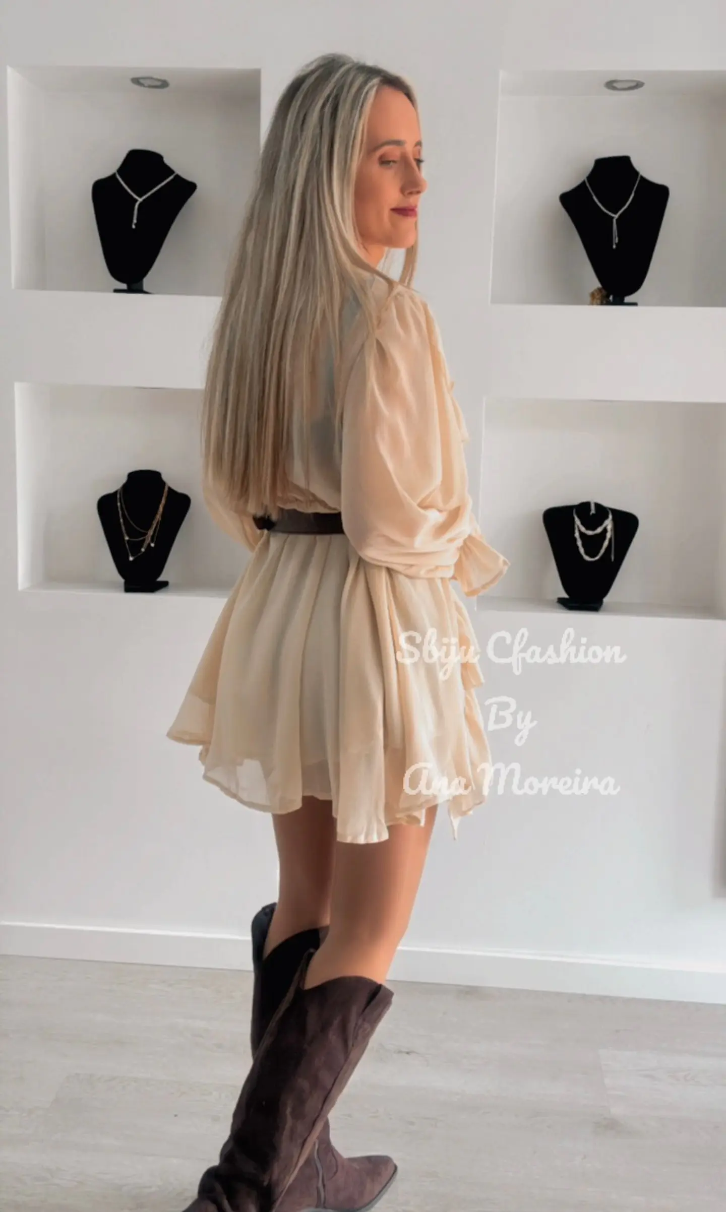 Vestido Curto com Folhos e Cinto 6