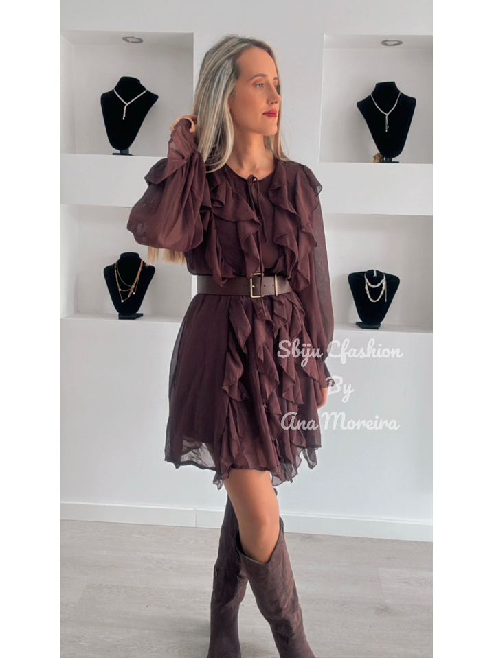 Vestido Curto com Folhos e Cinto 13