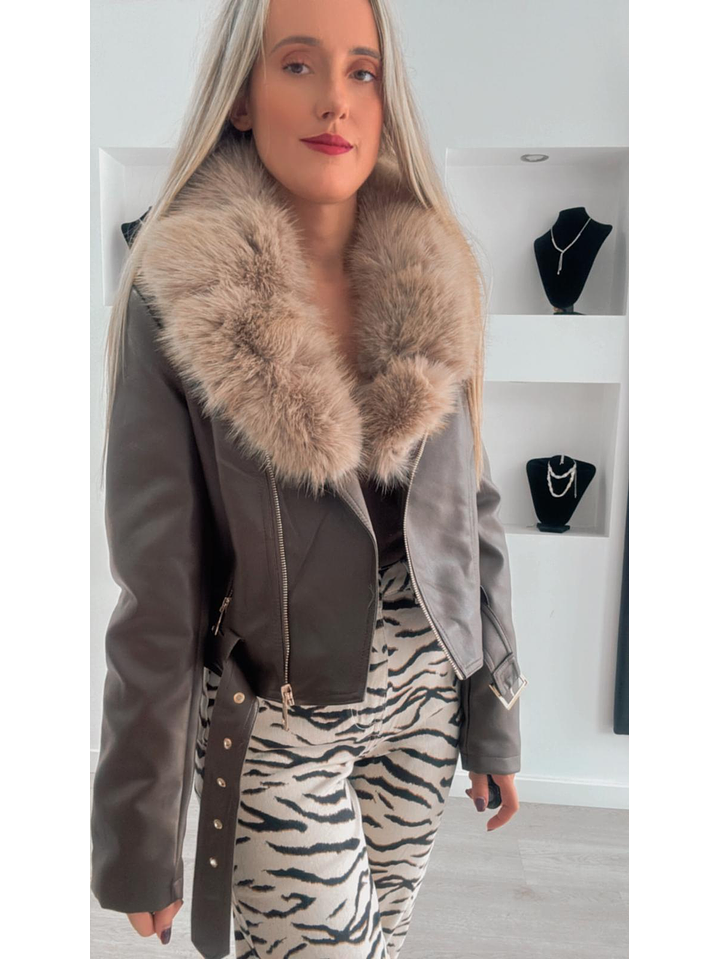 Casaca em Ecopele com Interior em Pêlo e Gola Removível 7