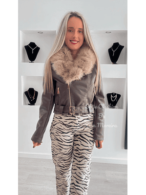 Casaca em Ecopele com Interior em Pêlo e Gola Removível