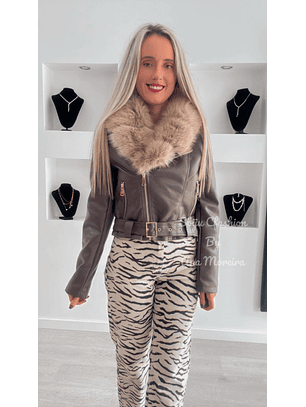 Casaca em Ecopele com Interior em Pêlo e Gola Removível