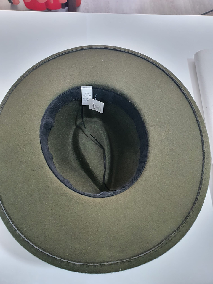 Chapéu em Lã com Detalhe de Corrente 6