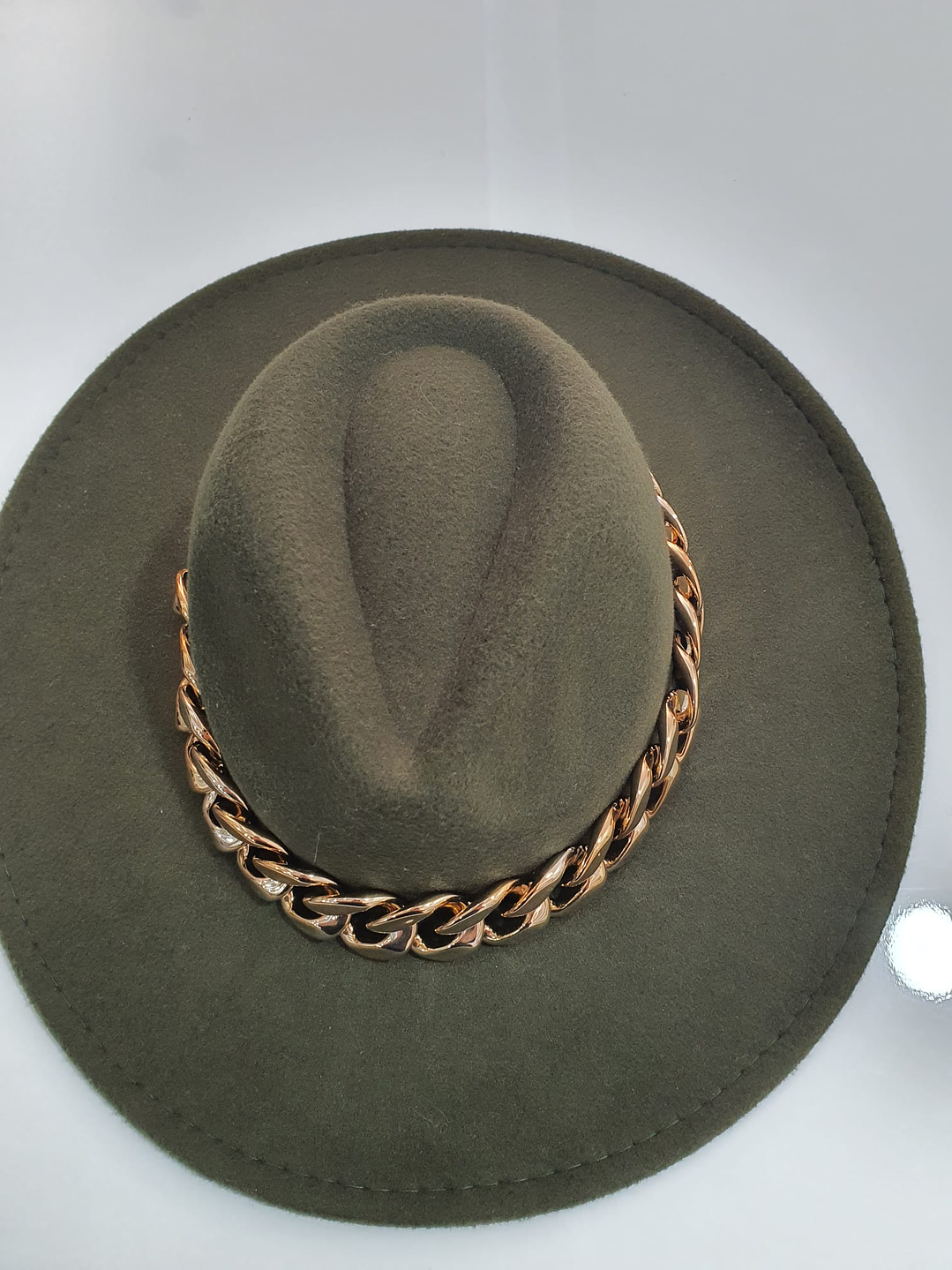 Chapéu em Lã com Detalhe de Corrente 4