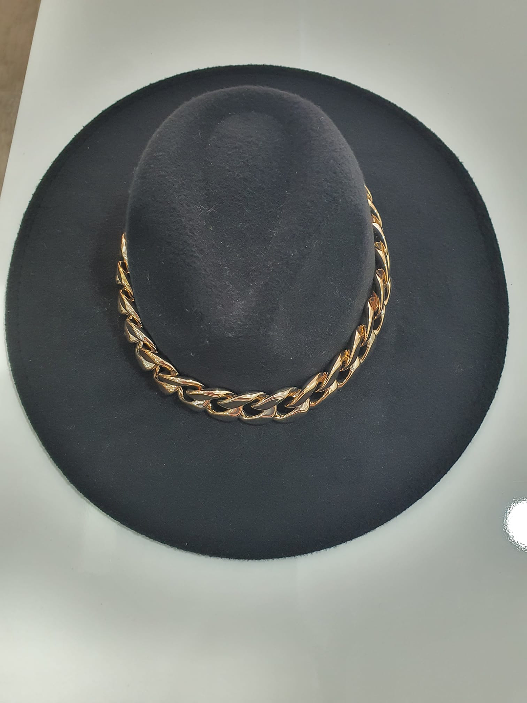 Chapéu em Lã com Detalhe de Corrente 7