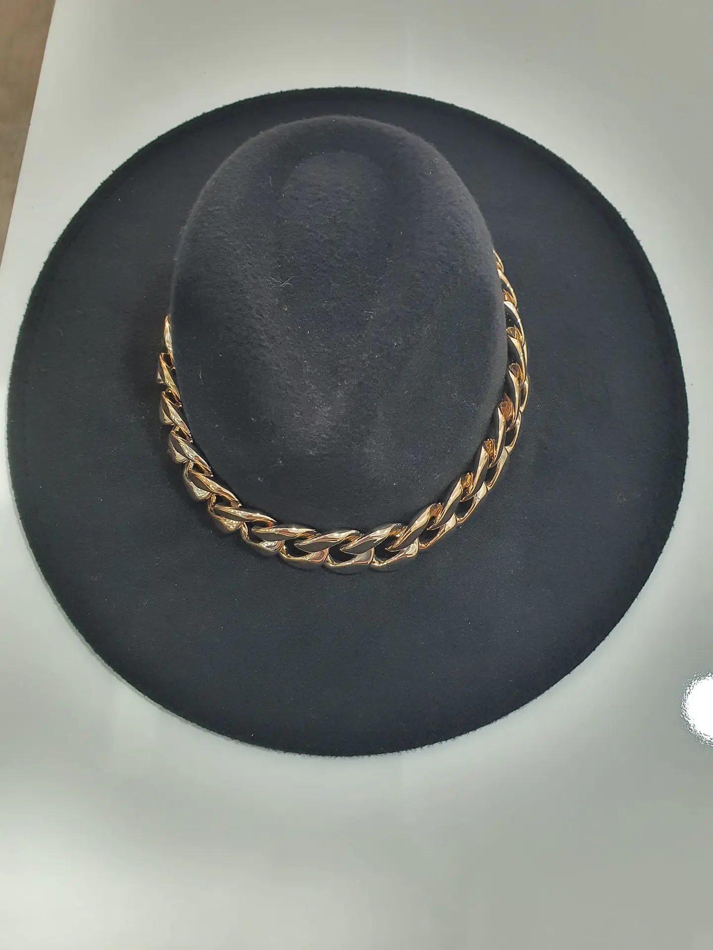 Chapéu em Lã com Detalhe de Corrente 7