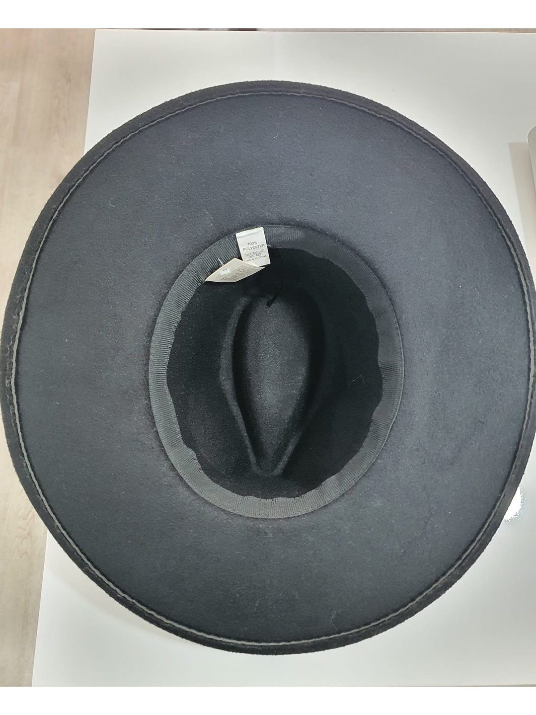 Chapéu em Lã com Detalhe de Corrente 9