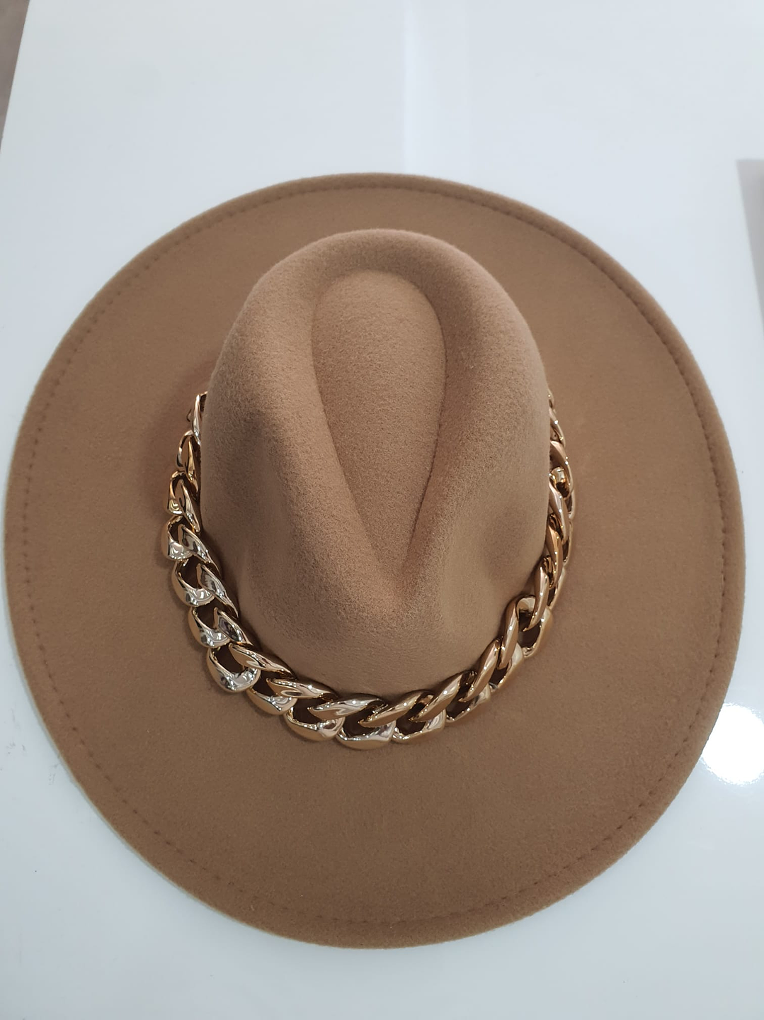 Chapéu em Lã com Detalhe de Corrente 1