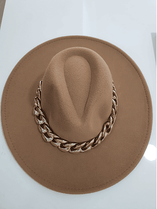 Chapéu em Lã com Detalhe de Corrente