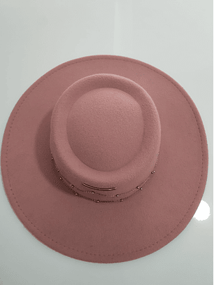 Chapéu em Lã com Corrente Decorativa