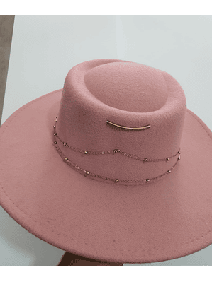 Chapéu em Lã com Corrente Decorativa