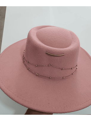 Chapéu em Lã com Corrente Decorativa