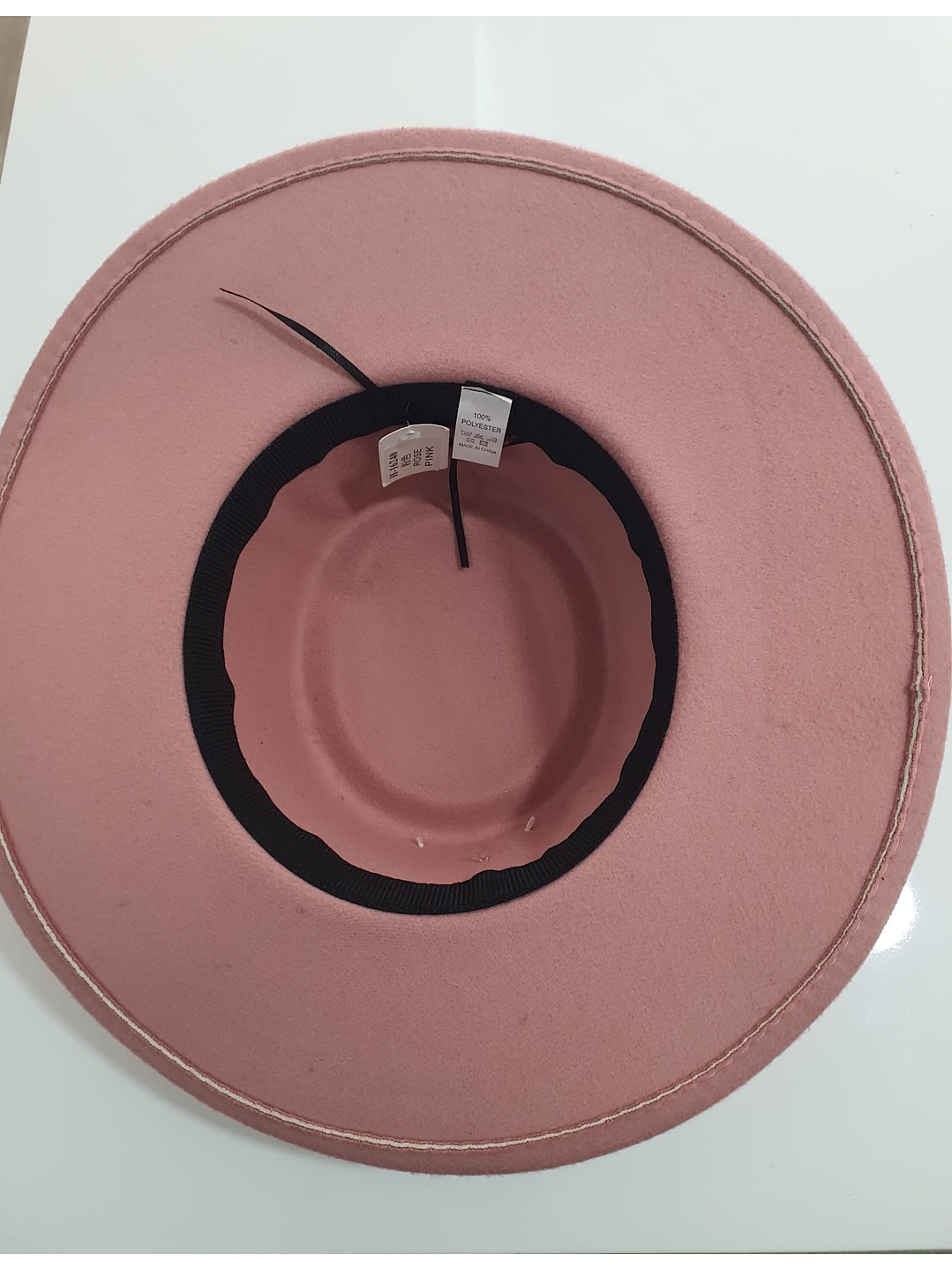 Chapéu em Lã com Corrente Decorativa 3