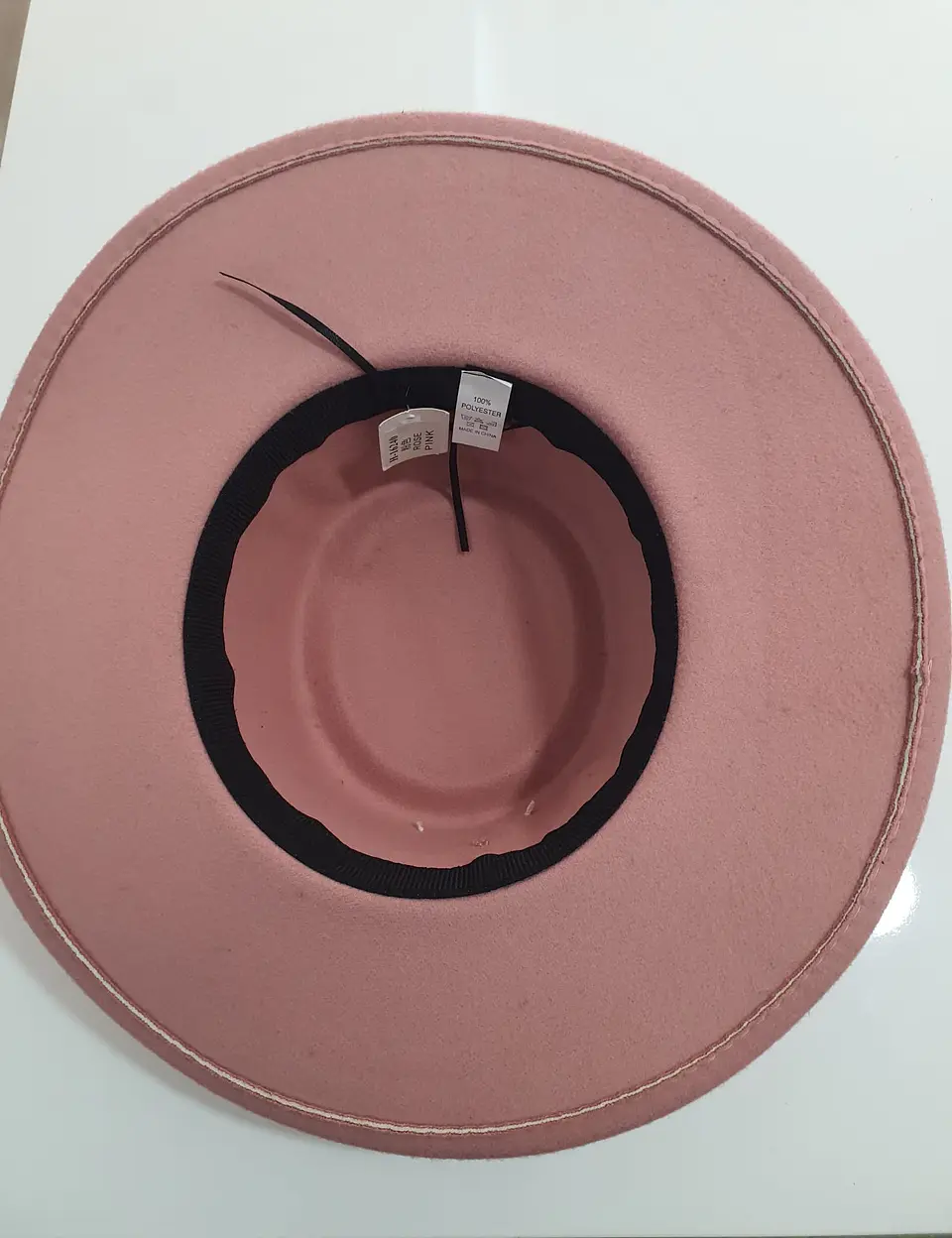 Chapéu em Lã com Corrente Decorativa 3