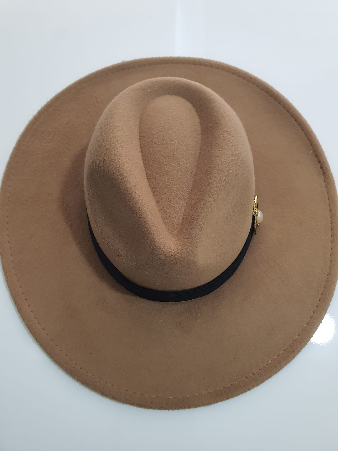 Chapéu em Lã com Aplicação Decorativa 1