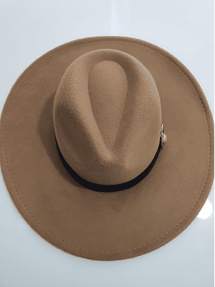 Chapéu em Lã com Aplicação Decorativa