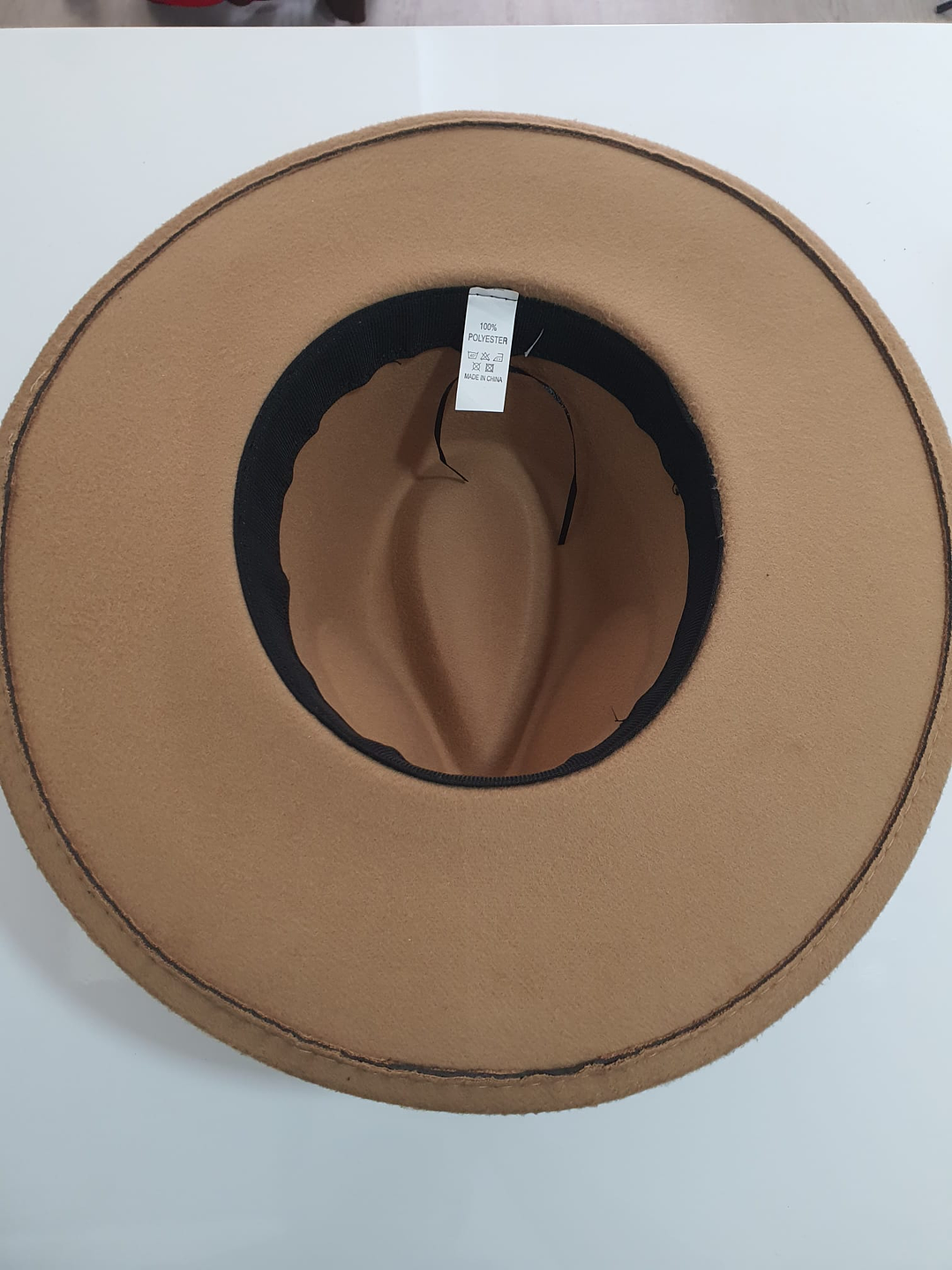 Chapéu em Lã com Aplicação Decorativa 3