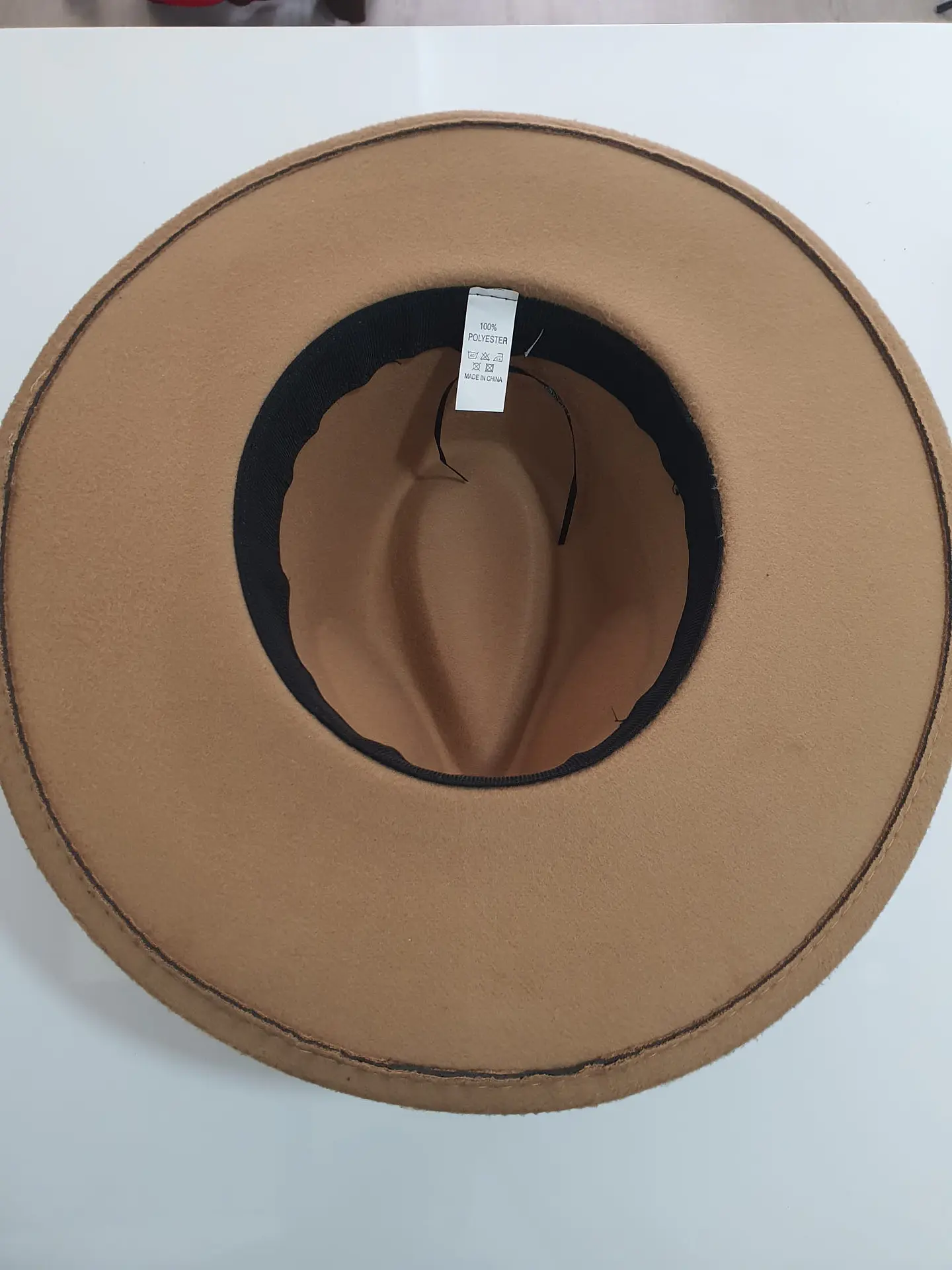 Chapéu em Lã com Aplicação Decorativa 3