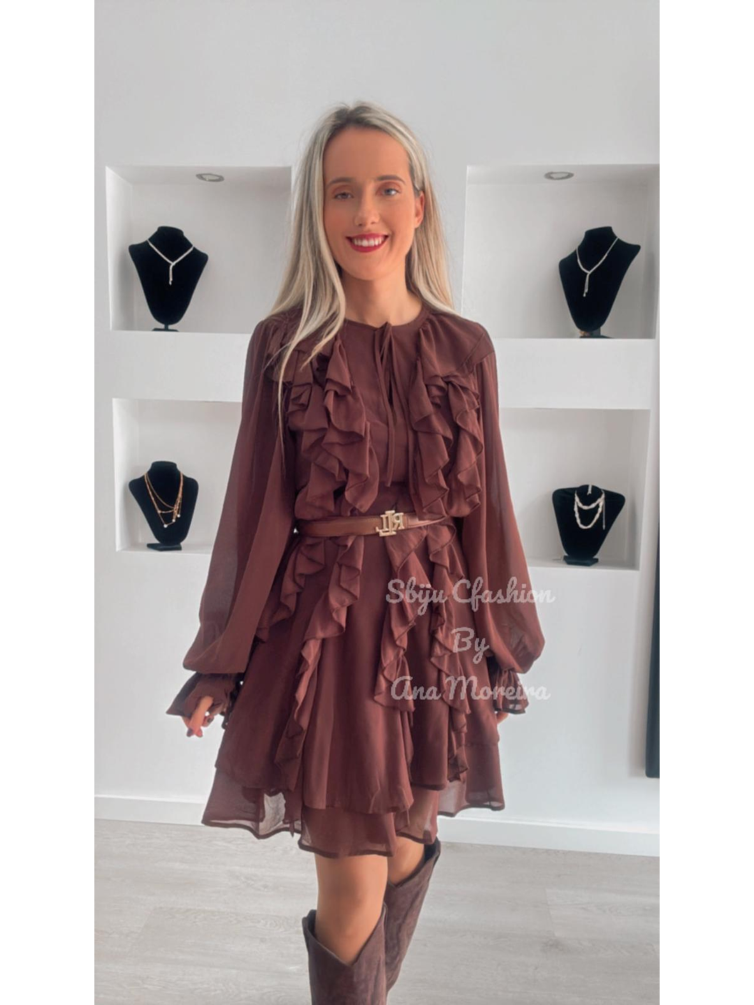 Vestido com Folhos e Manga Larga 9