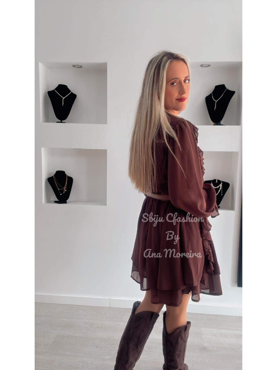 Vestido com Folhos e Manga Larga 10