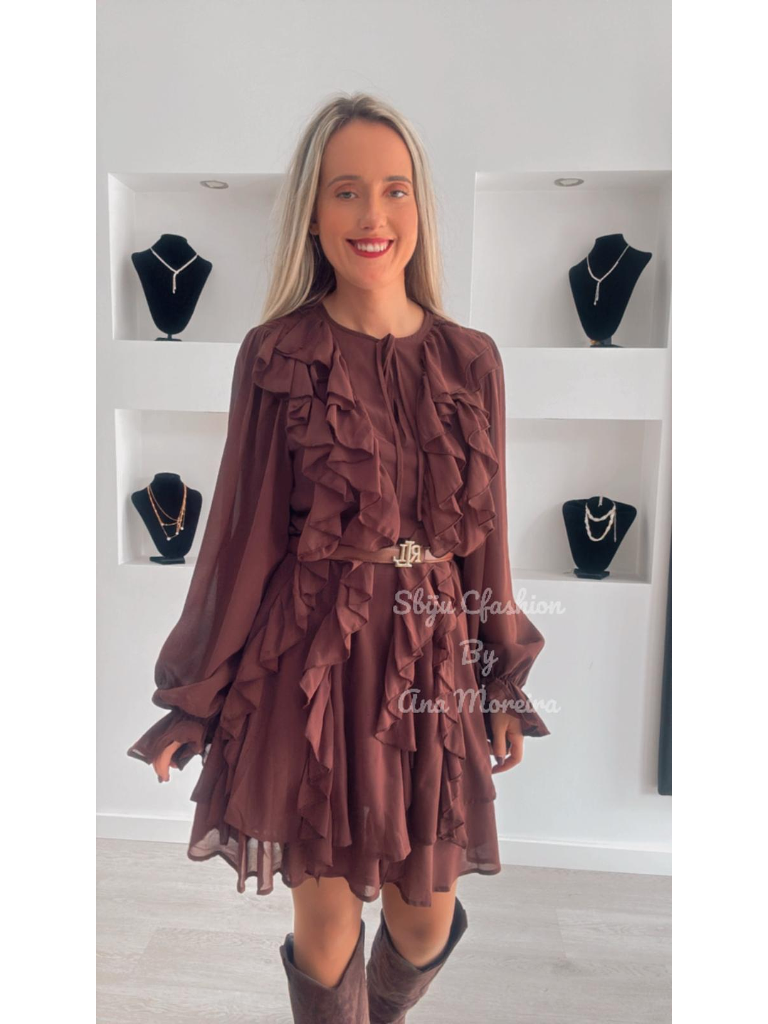 Vestido com Folhos e Manga Larga 11