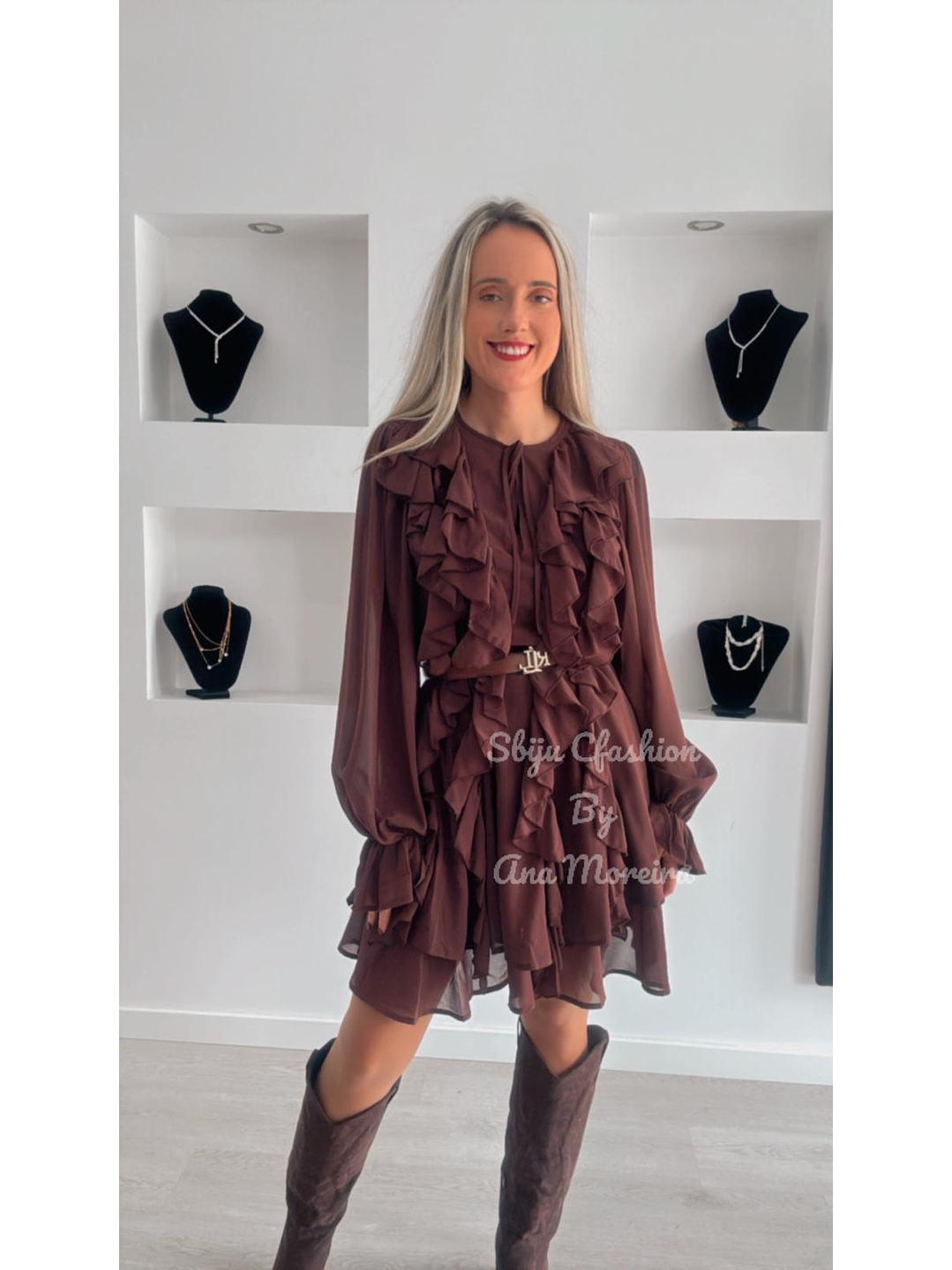 Vestido com Folhos e Manga Larga 13