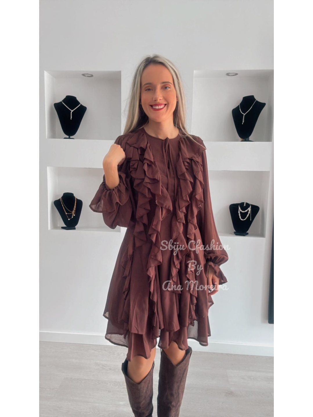 Vestido com Folhos e Manga Larga 14