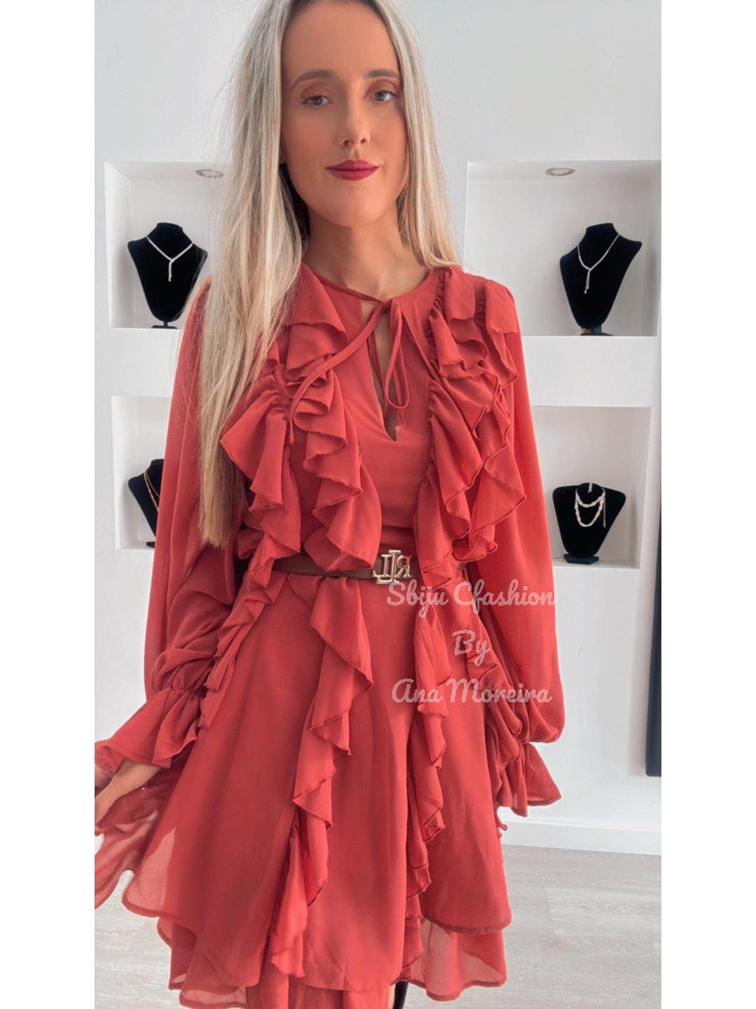 Vestido com Folhos e Manga Larga 8