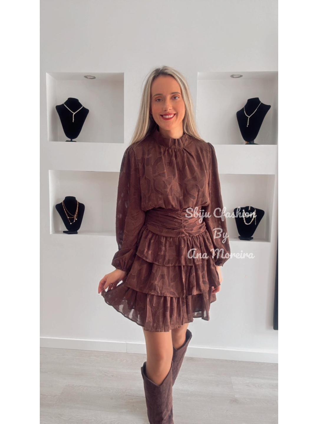 Vestido de Folhos Castanho com Padrão 1