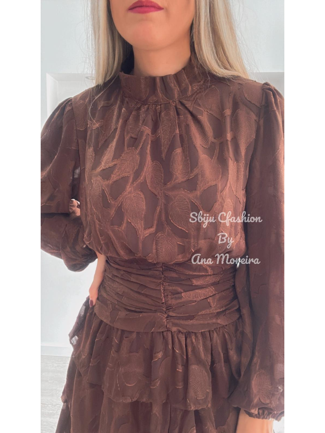 Vestido de Folhos Castanho com Padrão 6