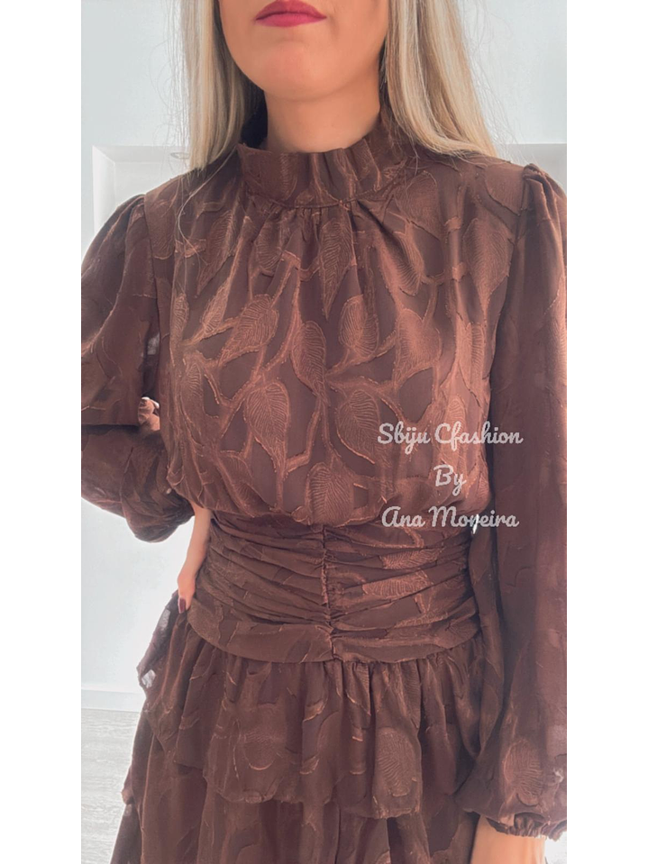Vestido de Folhos Castanho com Padrão 6