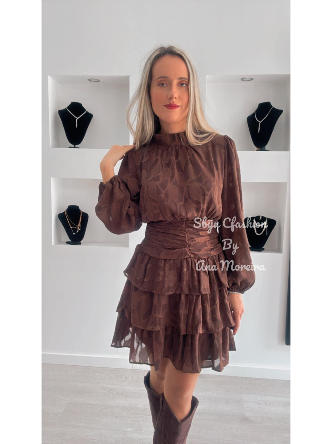 Vestido de Folhos Castanho com Padrão 8