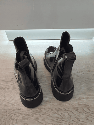 Botas com Brilhantes na Sola