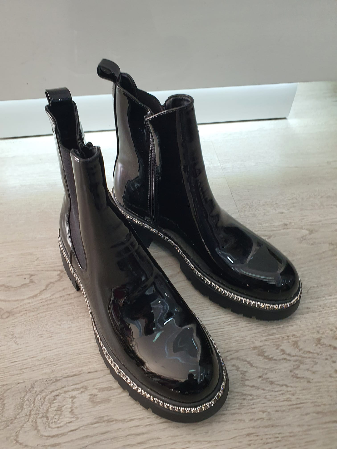 Botas com Brilhantes na Sola 3