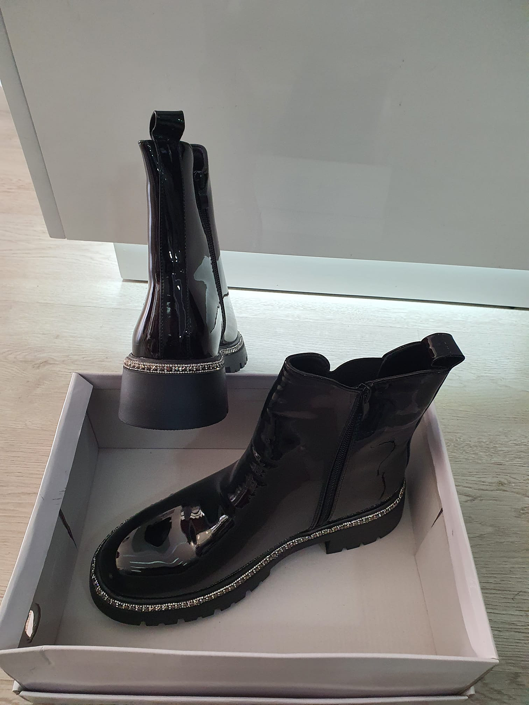 Botas com Brilhantes na Sola 5