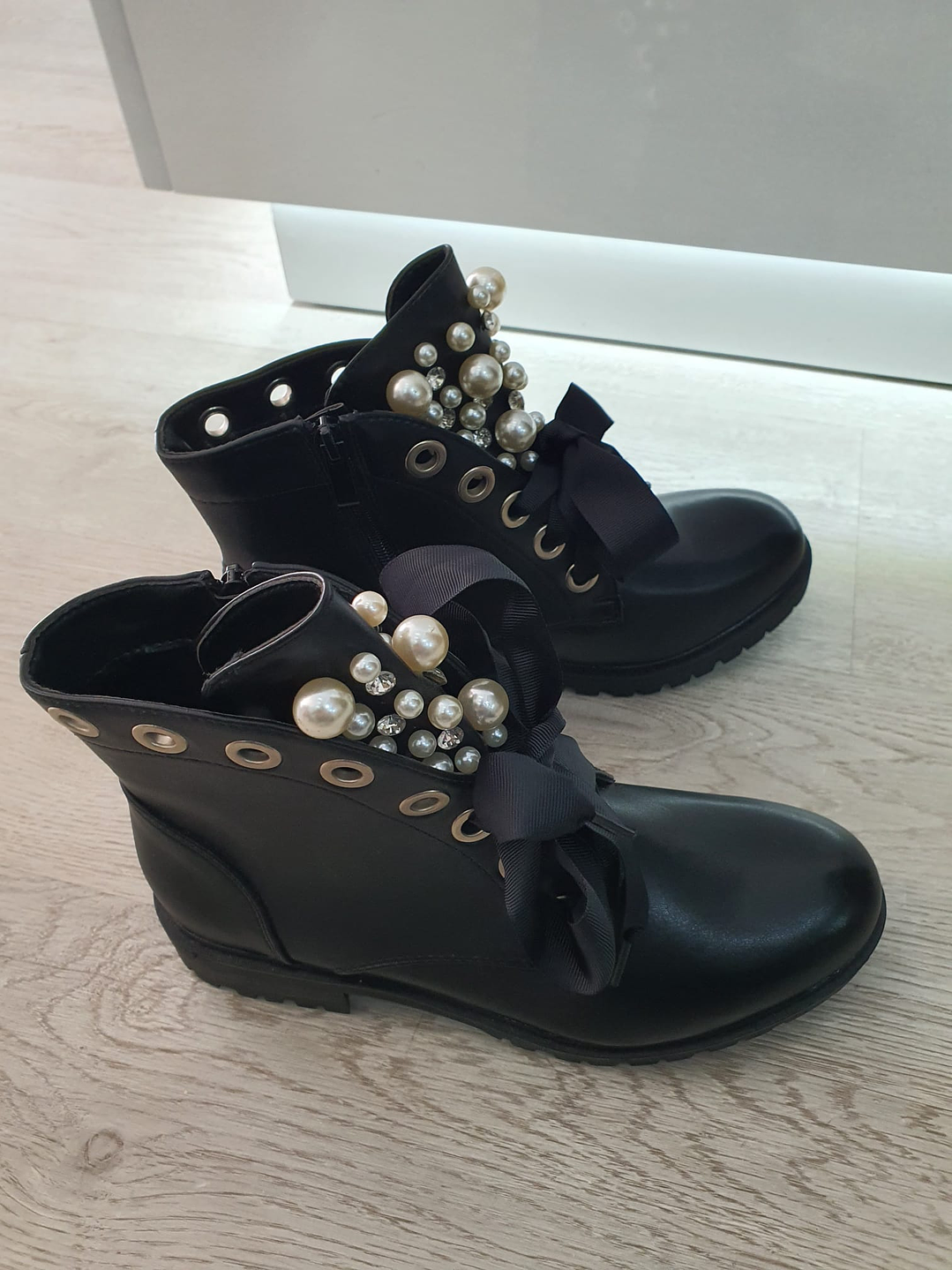 Botas com Aplicação de Pérolas 3