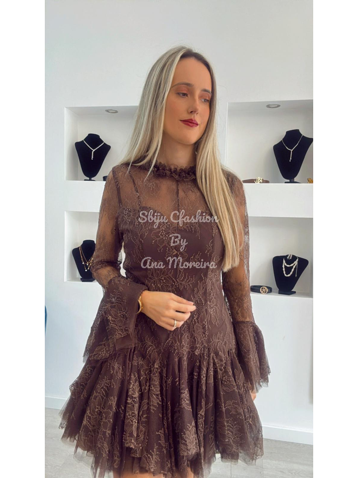 Vestido Rodado em Renda Forrado 5