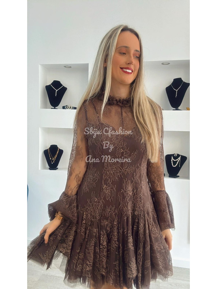 Vestido Rodado em Renda Forrado 8