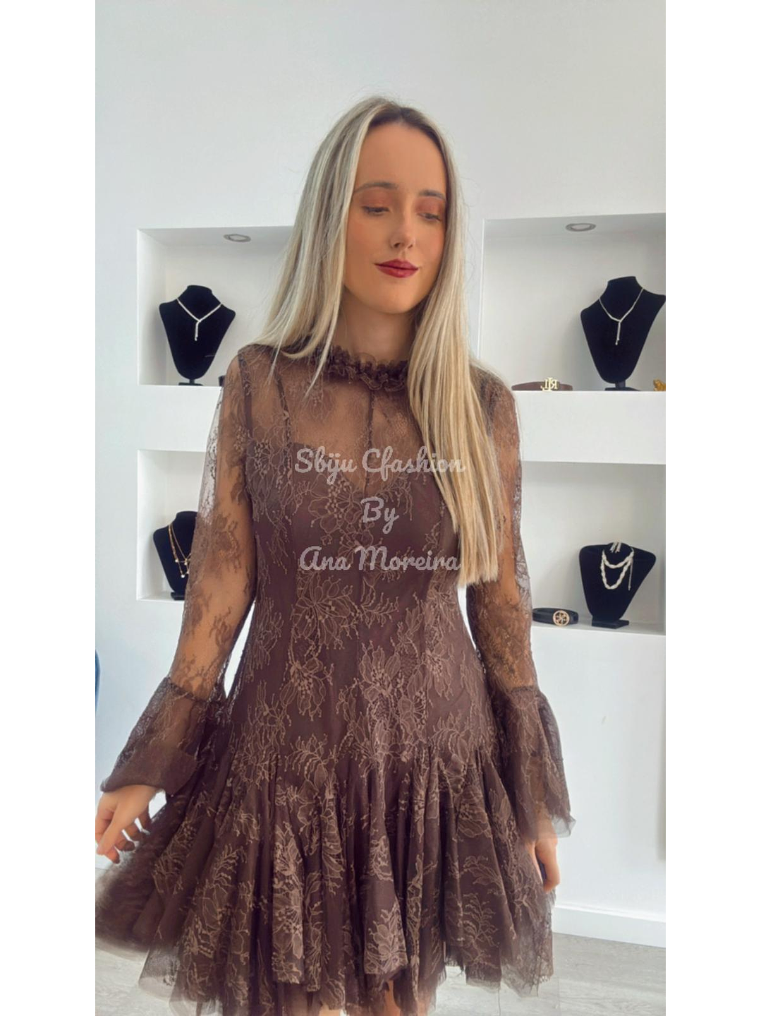 Vestido Rodado em Renda Forrado 9