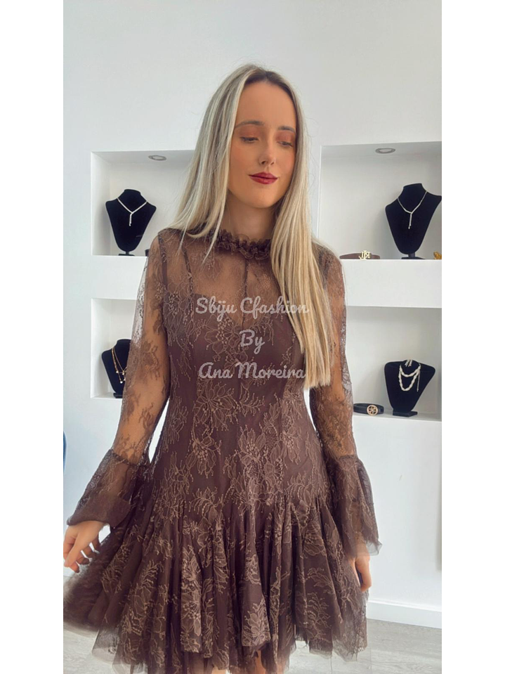 Vestido Rodado em Renda Forrado 9