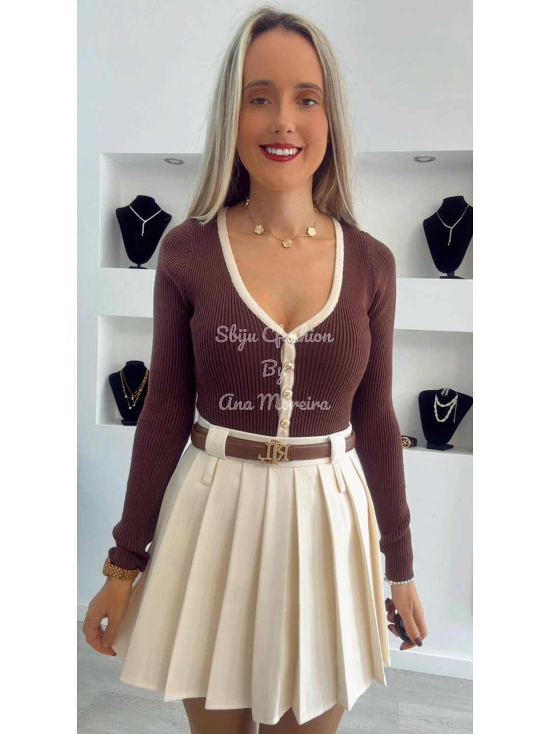 Body em Malha com Botões e Decote - TU 8