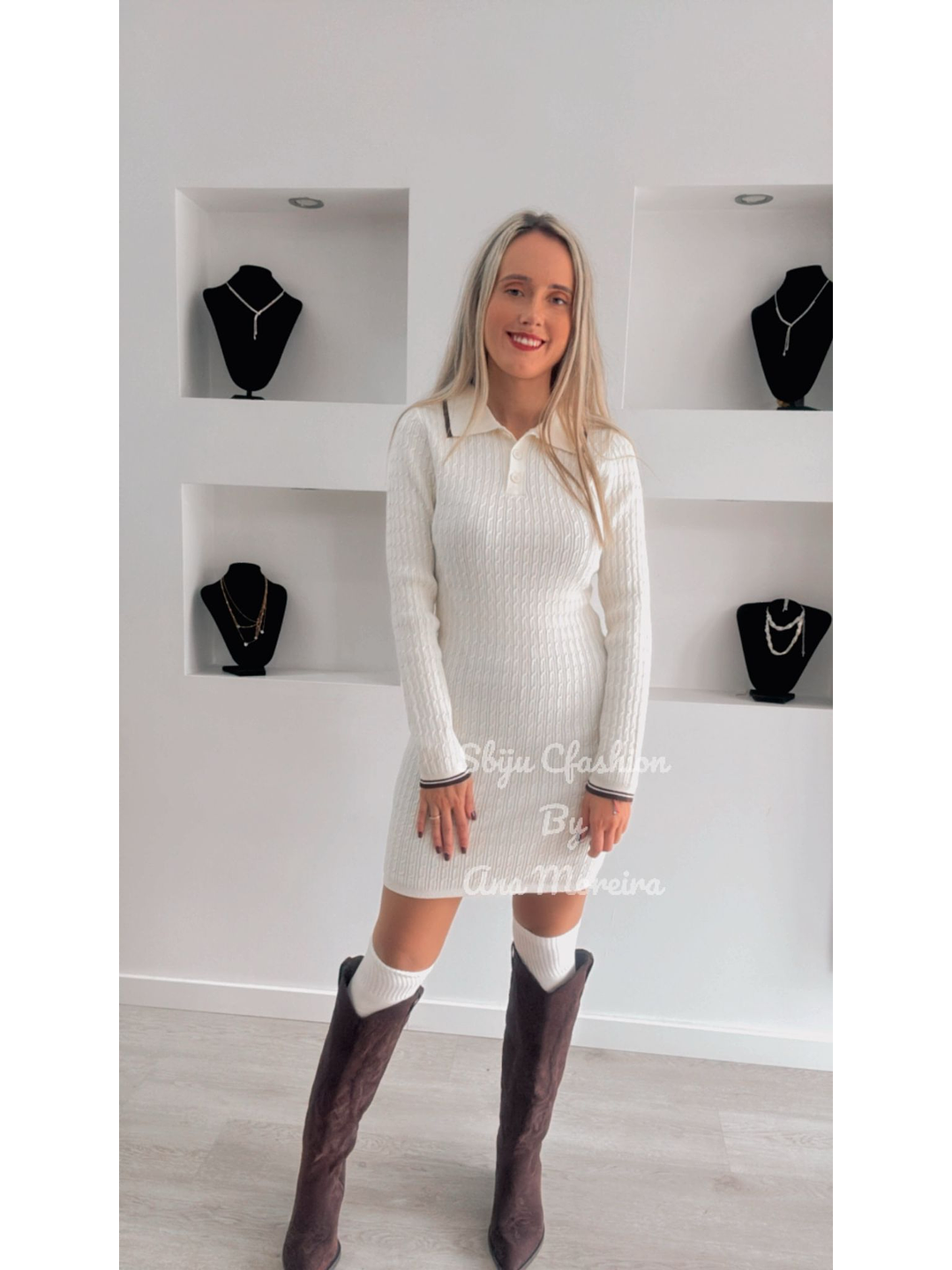 Vestido de Malha com Gola e Botões - TU 8