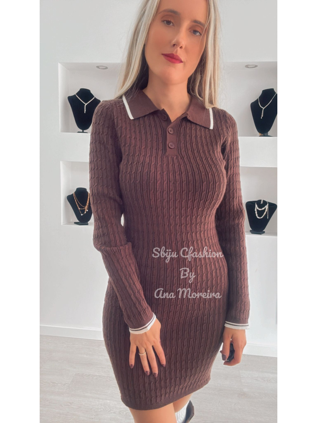 Vestido de Malha com Gola e Botões - TU 4